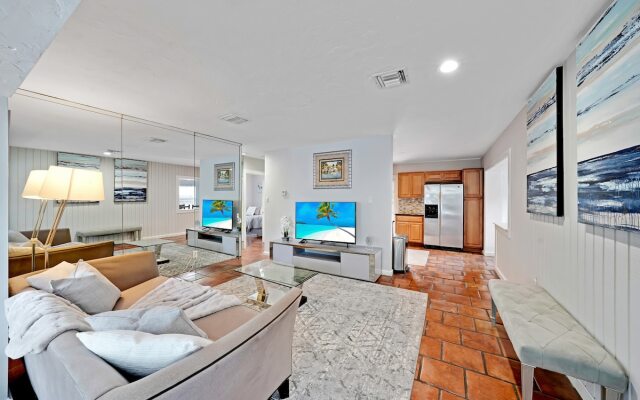 Poinsettia FTL Home by PMI