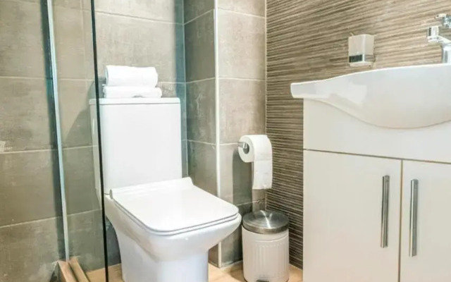 Design Suites Efharis (Brusco)