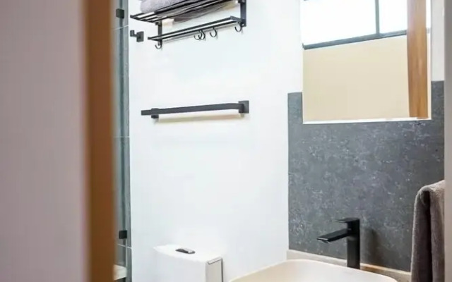 Cozy Apartment for 4 Guests with Parking