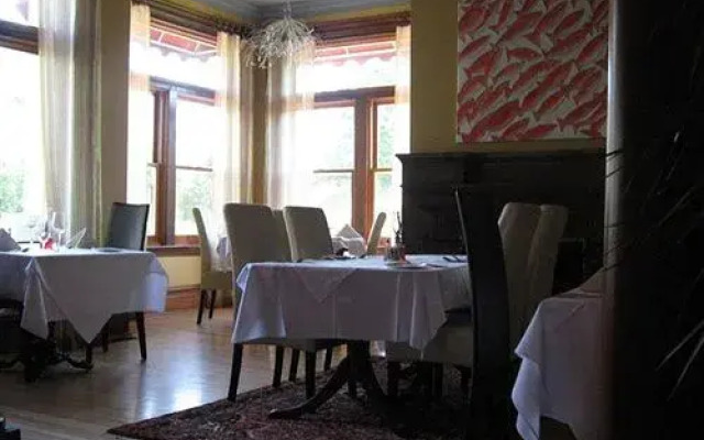 Maison Tait House