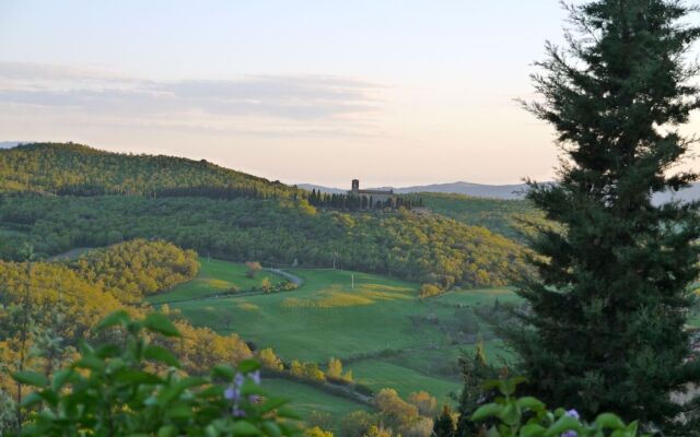 Countryside Privacy & Views, but Within a Medieval Tuscan Village