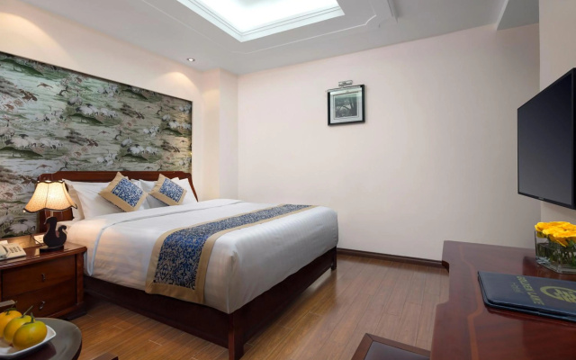 Lakeside Palace Hotel – Guest Rooms – Hanoi