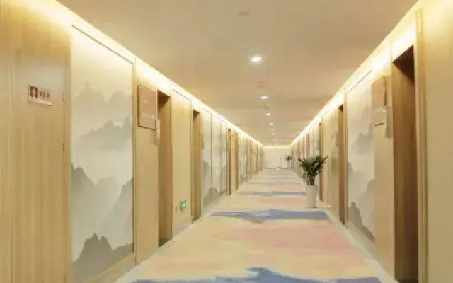 Yunshang Qingju Hotel (Xi'an Bell Tower City Wall Yongningmen Subway Station Branch)