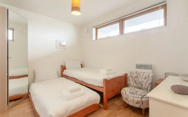 Cosy 2 Bedroom Flat Next To Quiet Park