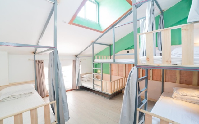Yangshuo Travelling With Hostel – Guest Rooms – Guilin