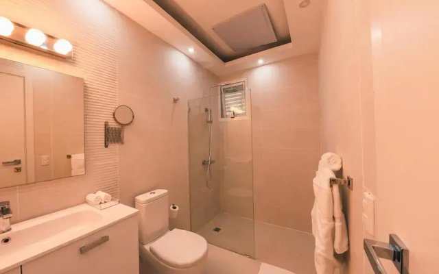 3br-penthouse w Jacuzzi Incl at Lake View