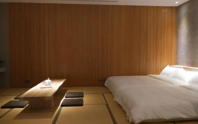 Small Hotel