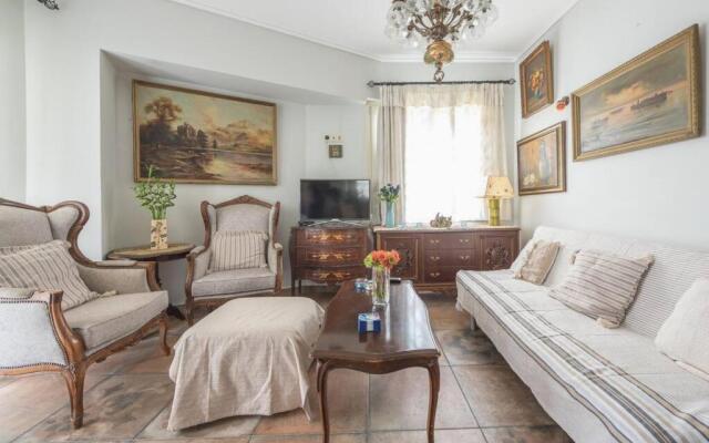 Seaside 2BR apartment in Varkiza 2mins walk from beach