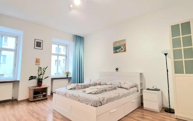 3 STOPS from the City Center!