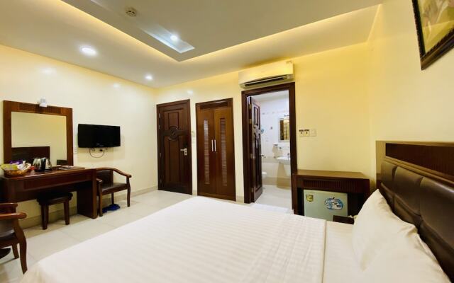 Binh Hung Hotel
