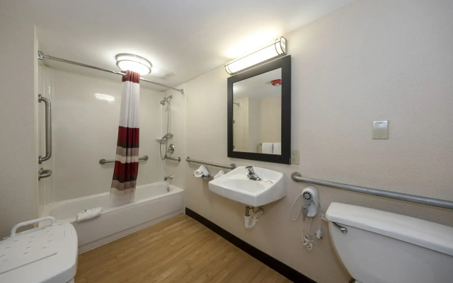 Red Roof Inn PLUS+ & Suites Naples Downtown-5th Ave S