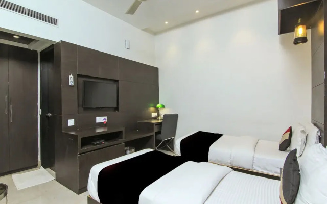 Capital O 28615 Hotel Crossroad