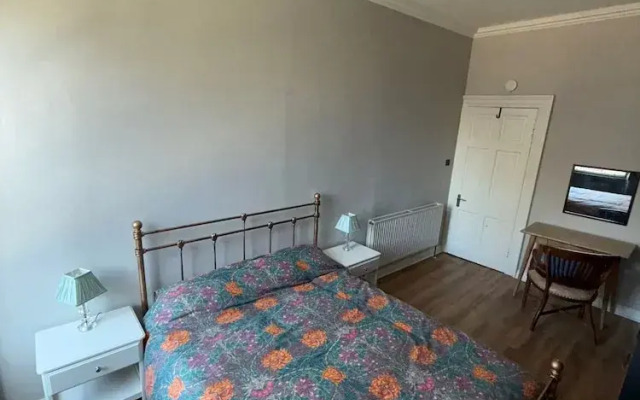 Ayr Town Centre Apartment - 3 Bedrooms