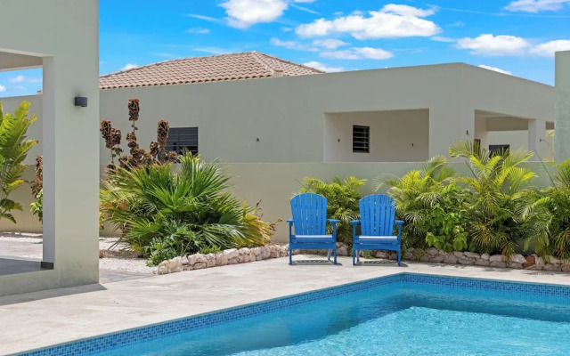 Villa Jasmijn  with private pool, at Mambo Beach