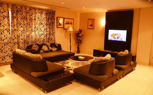 Al-Janadriyah Suites No. 4