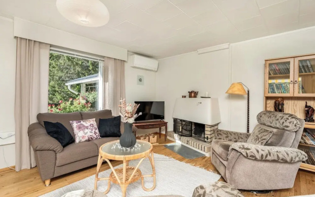 Spacious 3BR House - River View & Sauna