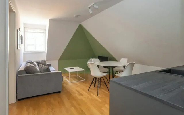 Roksoxhome Designer Boutique Apartment
