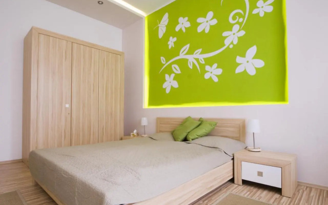 Regiposta Studio (Adults Only)