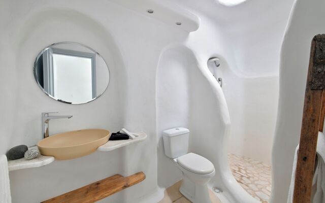 Paraga Scorpios Villa 2 7mins Walk to Beach by Calypso Sunset Villas