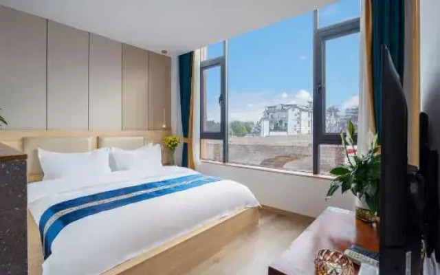 Famous Garden Inn (Dali Ancient City Branch)