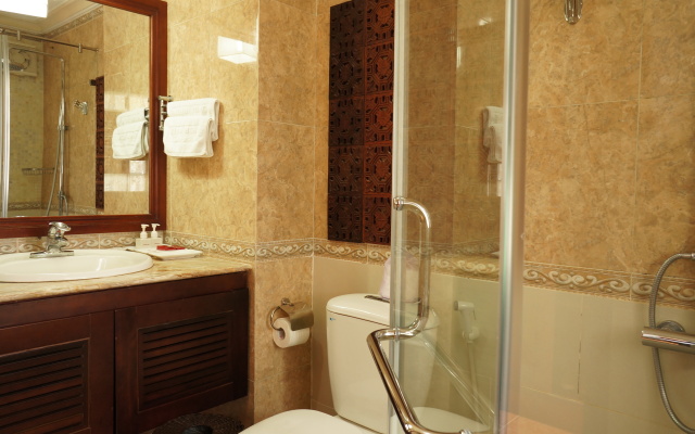 Vinh Hung Riverside Resort & Spa