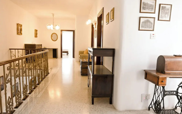 Mediterranea Sunny Maltese Townhouse