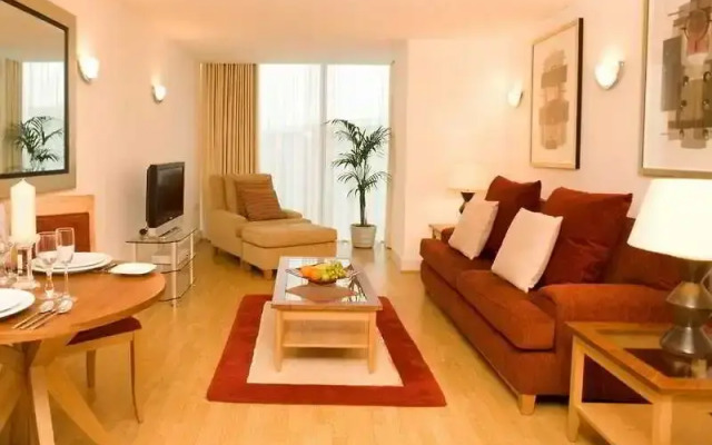 Club Living - Tower Bridge 1