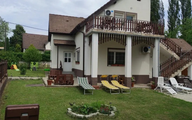 Luxurious Lakeview Retreat in Vonyarcvashegy