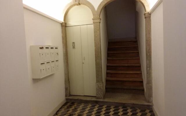 Cozy 1St Floor Flat Central Chiado District With Balconies And Ac 19Th Century Building