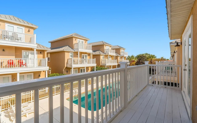 Palm Breeze Retreat Sleeps 10!