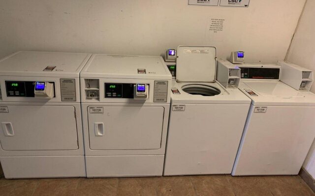 Days Inn & Suites by Wyndham Collierville Germantown Area