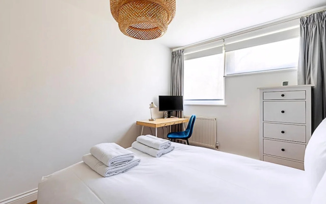 Stylish Islington Garden Flat Sleeps Four