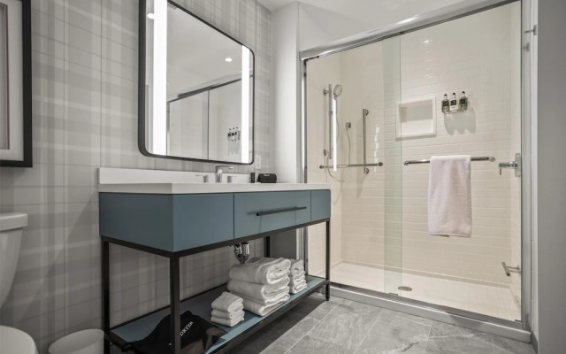 The Highlander at Radford, Tapestry Collection by Hilton