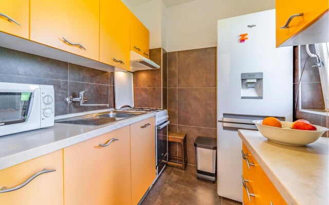 Beautiful Home in Stinjan With Wifi and 4 Bedrooms