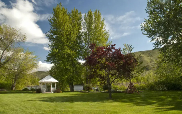 Warm Springs Inn & Winery
