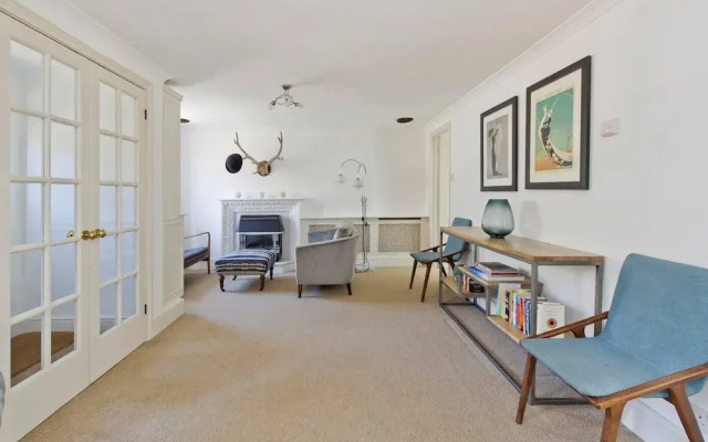 Traditional 2-bed Apartment Notting Hill