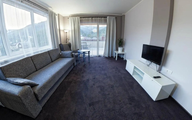 Rakhiv Hotel & Apartments