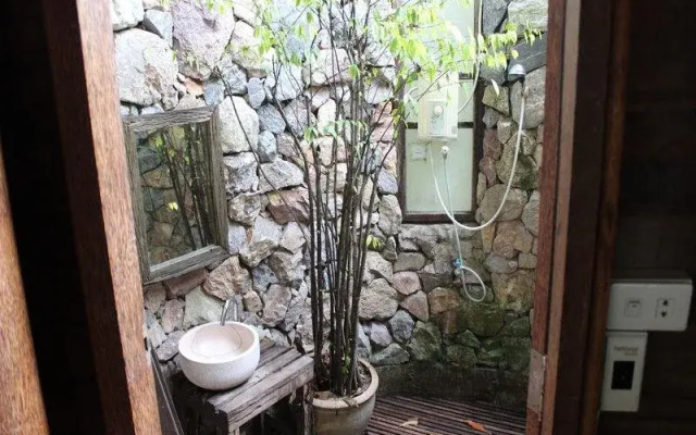 Chivaree Hotel And Resort