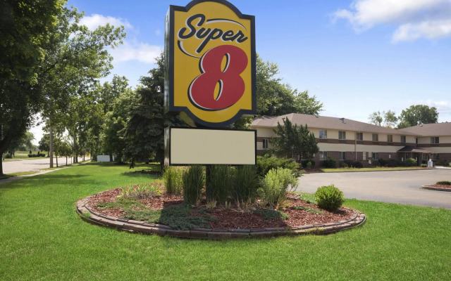 Super 8 by Wyndham Whitewater WI