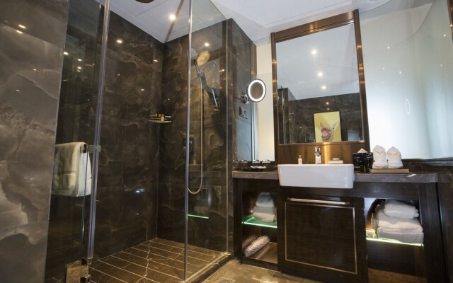 Clifford Suites