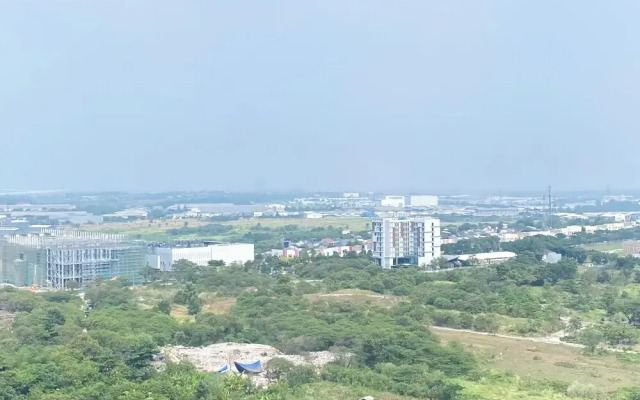 Good Place And Homey Studio Meikarta Apartment