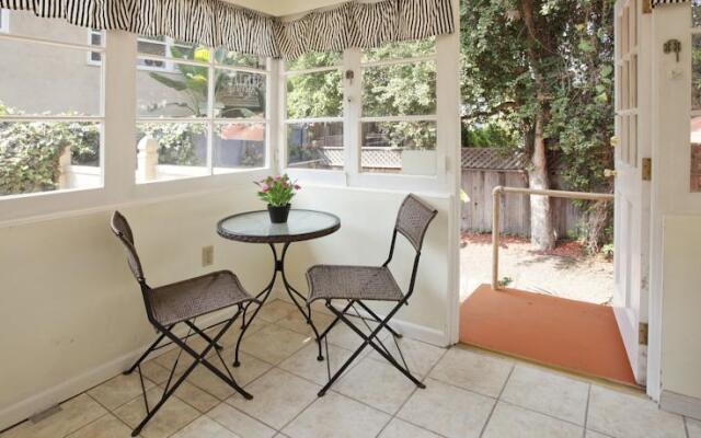 Hollywood Beachwood Retreat by LuxPads