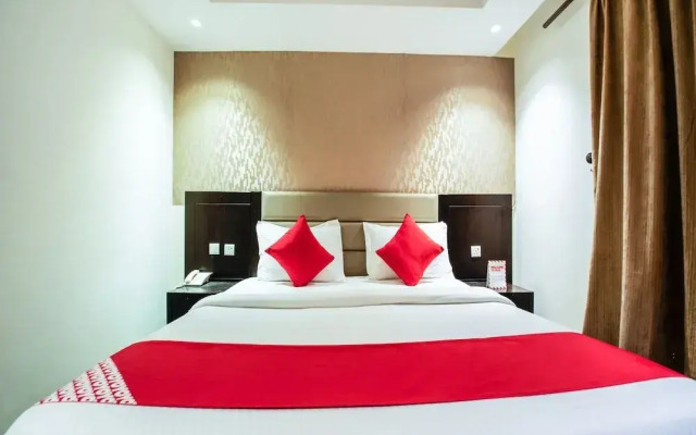 OYO 200 Majestic Houses