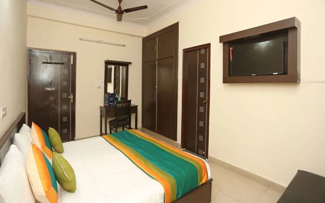 OYO 15929 Comfort Residency