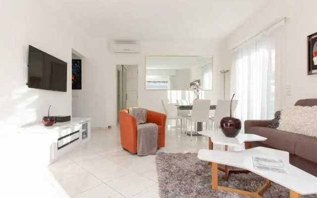 Mariott Area: Sunny 2 Beds /2 Baths