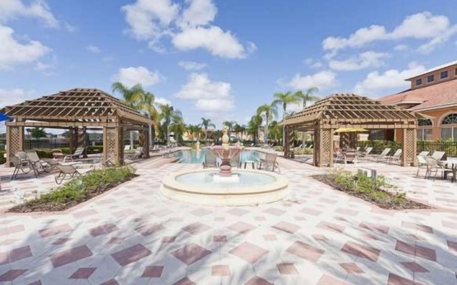 New! Spacious w Resort Pool 12 min from Disney