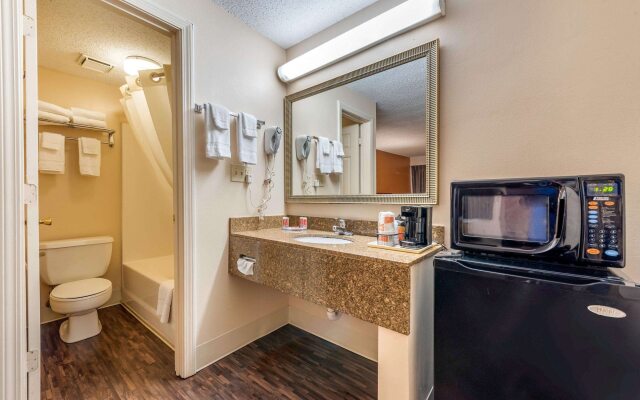 Econo Lodge Louisville Downtown