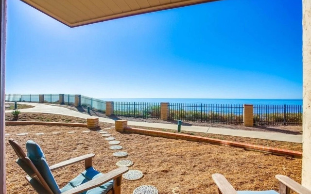 Remodeled Beachfront Condo With Pool and Beach Access Dmst14 by Redawning