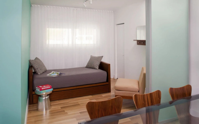 1818 Meridian House Apartments and Suites by Eskape Collection