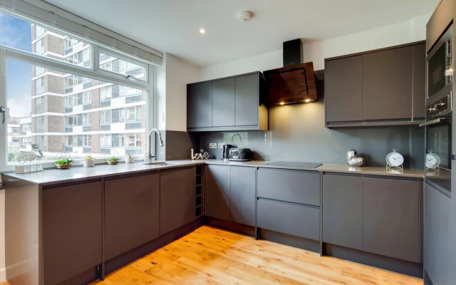 Stunning 4 Bed & 4 Bath House- Hyde Park